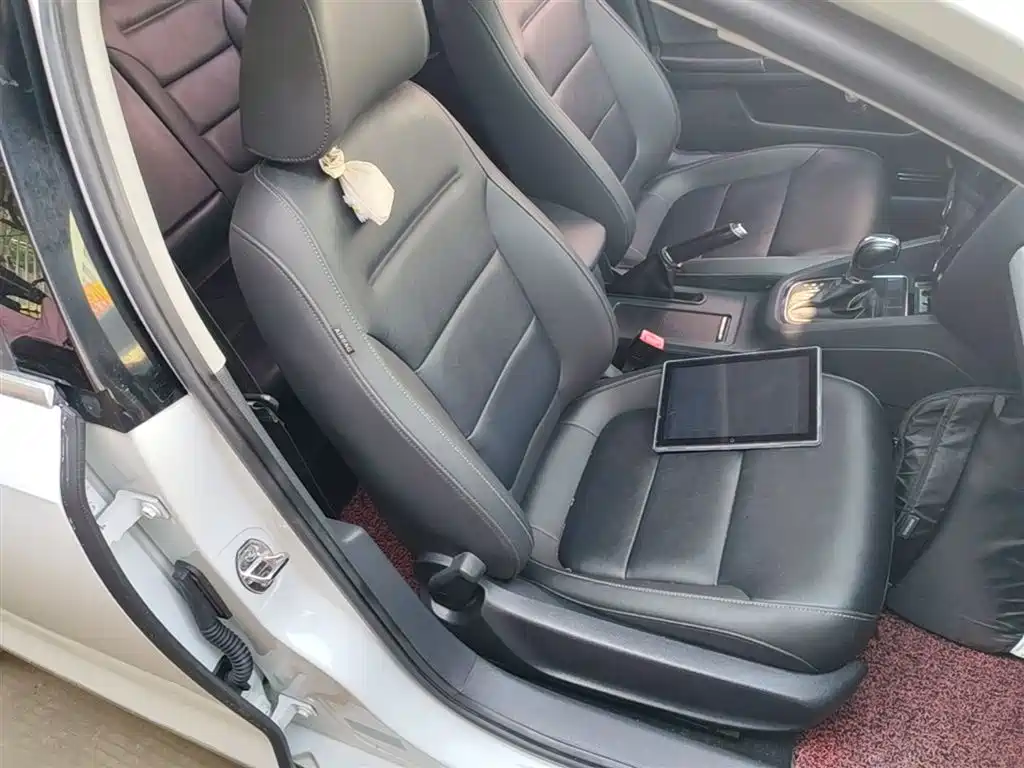 Volkswagen Sagitar 2015 1.6L Automatic Comfort фото 25