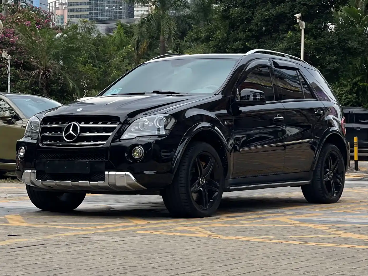 Mercedes-Benz M-Class AMG 2011 AMG ML 63 фото 3