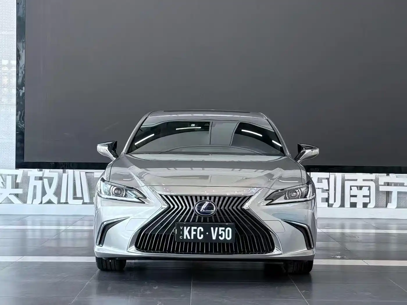 Lexus ES 2018 300h Excellence Edition China V фото 2