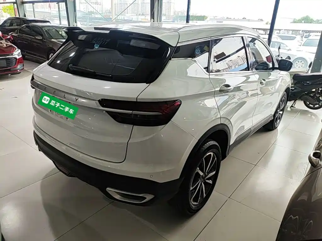 Фото 7 - Geely Coolray