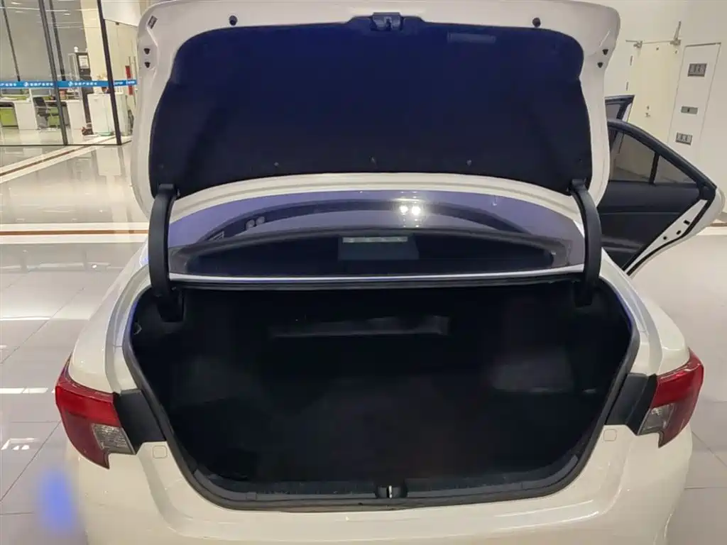 Toyota Reiz 2013 2.5V Premium Edition фото 19