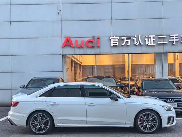 Audi A4L 2020 45 TFSI quattro Premium Dynamic — фото 2