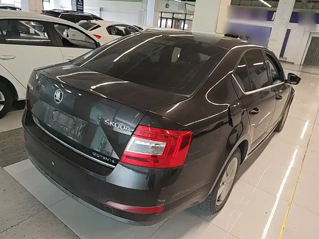 Фото 7 - Škoda Octavia
