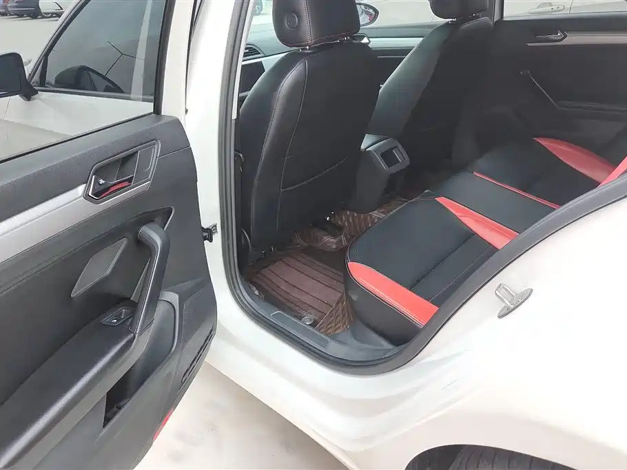 Volkswagen Lamando 2018 230TSI DSG Trend Edition фото 11