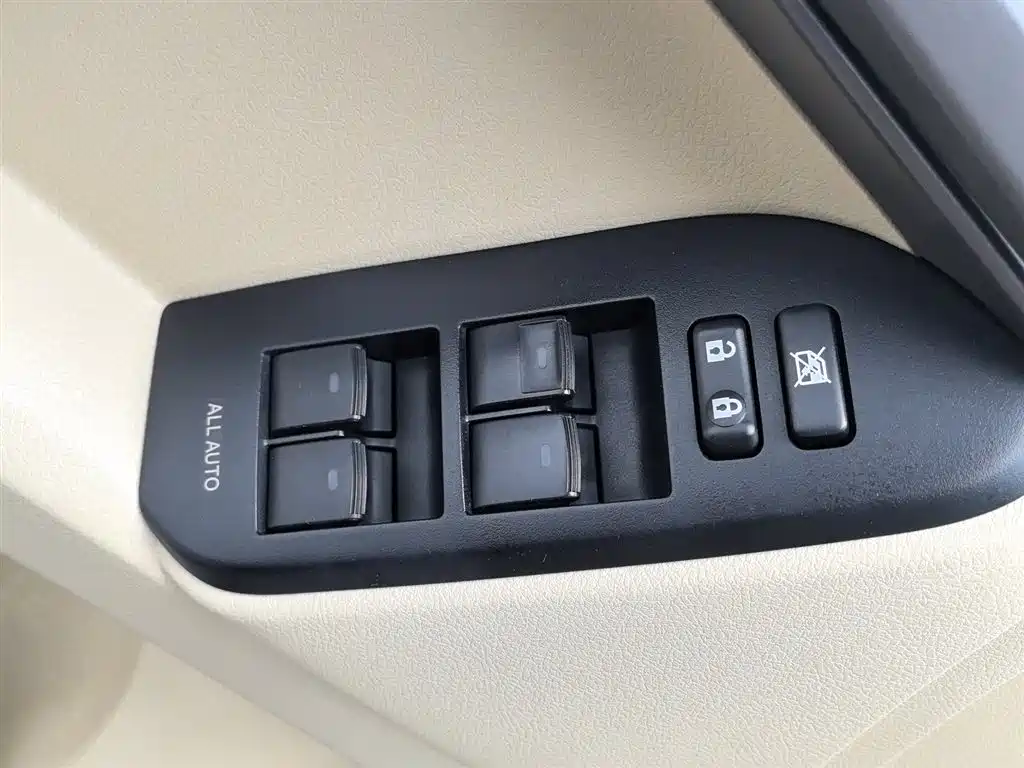 Toyota Prado 2015 2.7L Automatic Standard фото 9