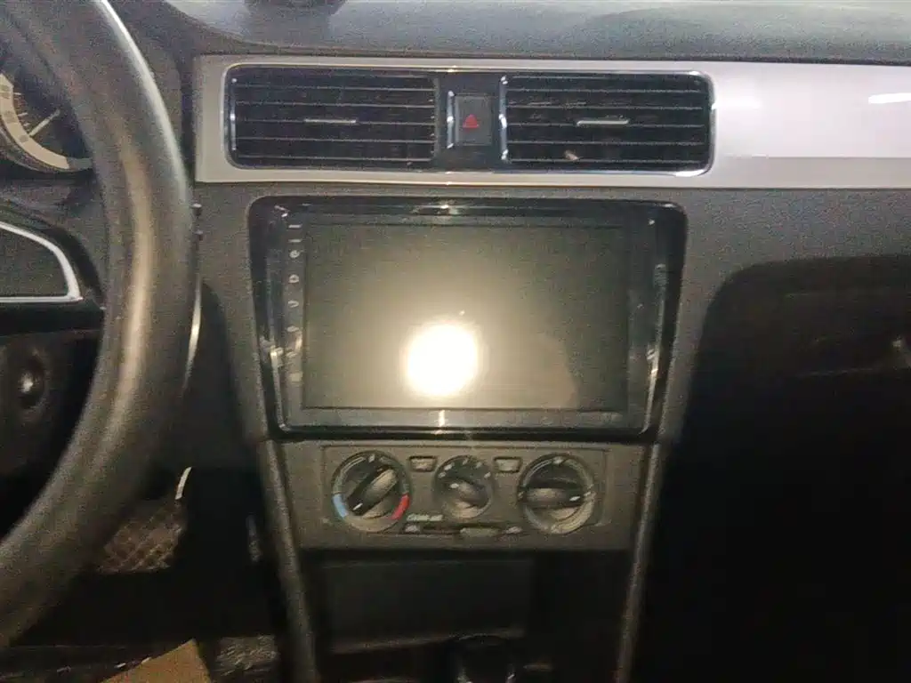 Škoda Rapid 2018 1.6L Automatic Comfort Edition фото 13