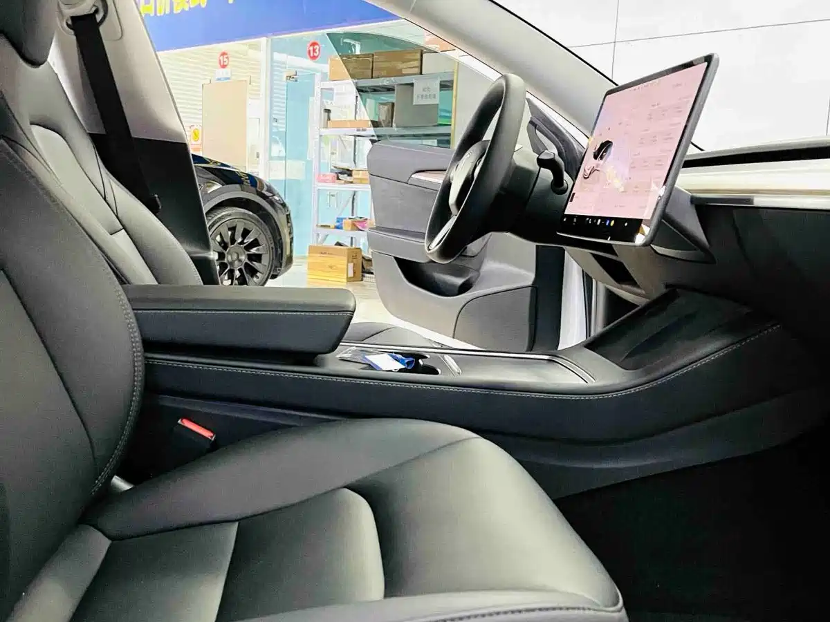 Фото 6 - Tesla Model 3