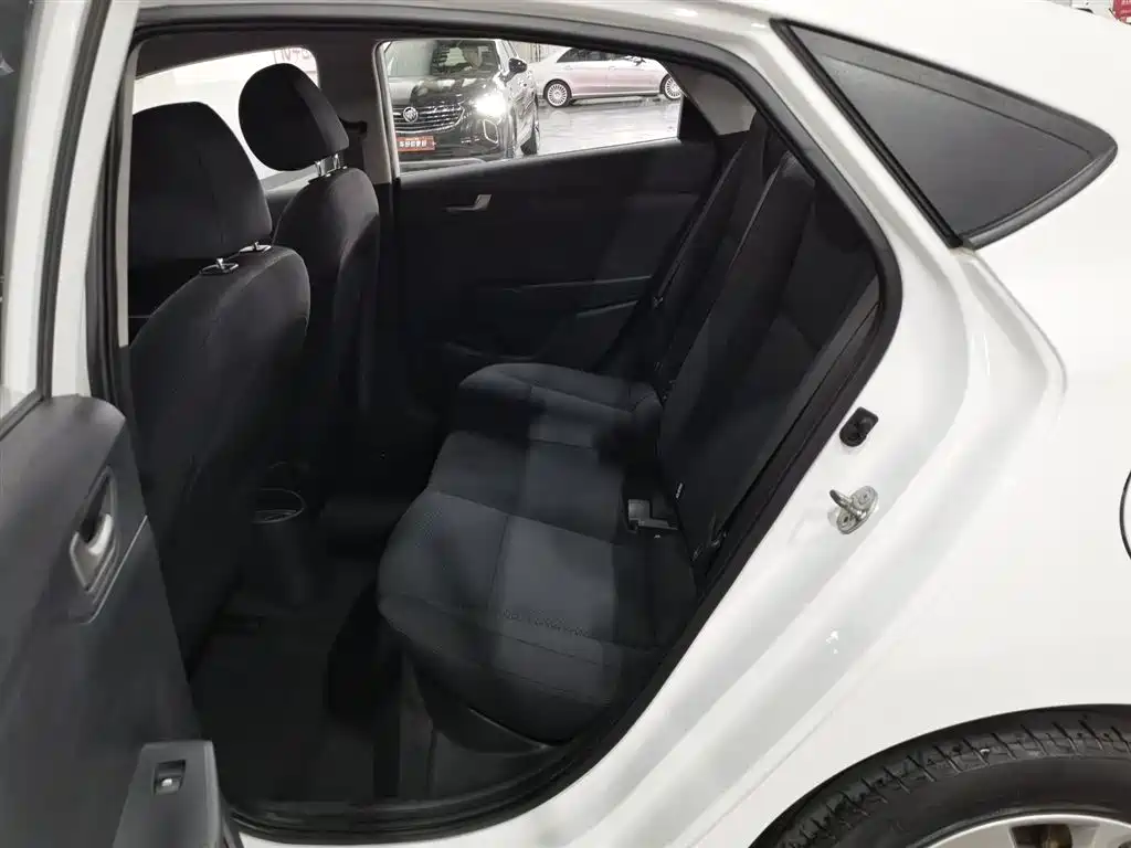 Hyundai Verna 2016 1.4L Manual Cool Edition GLS фото 15