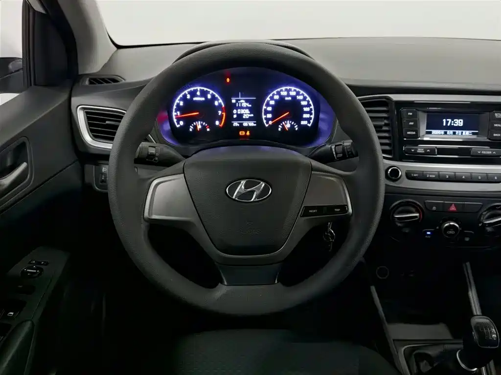 Hyundai Verna 2016 1.4L Manual Cool Edition GLS фото 11