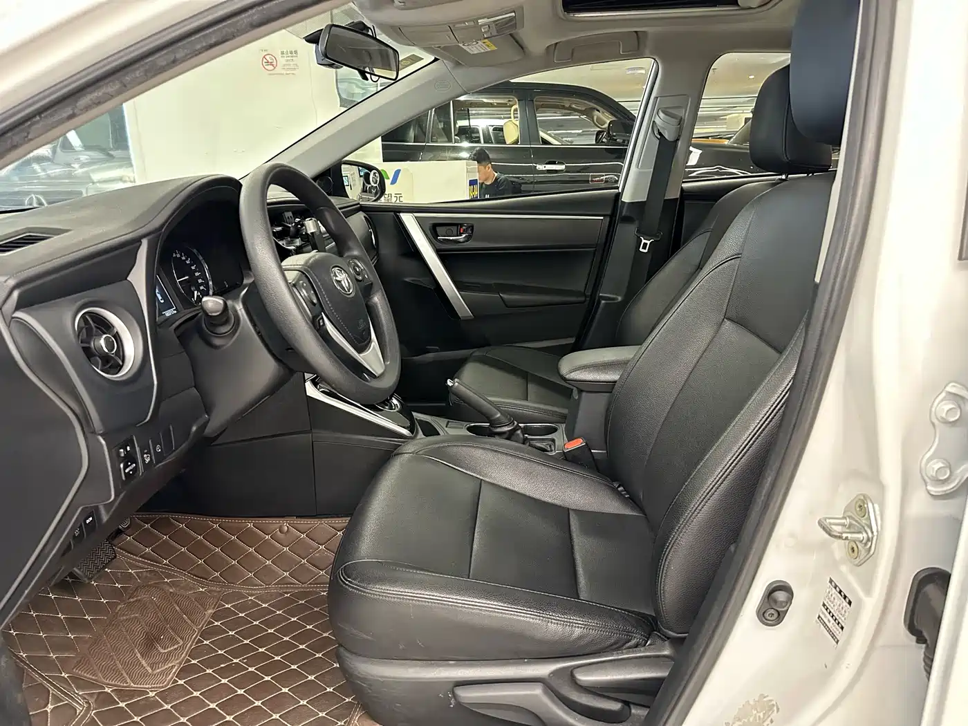 Toyota Corolla Twin Engine E+ 2019 1.8L E-CVT Leading Edition фото 7