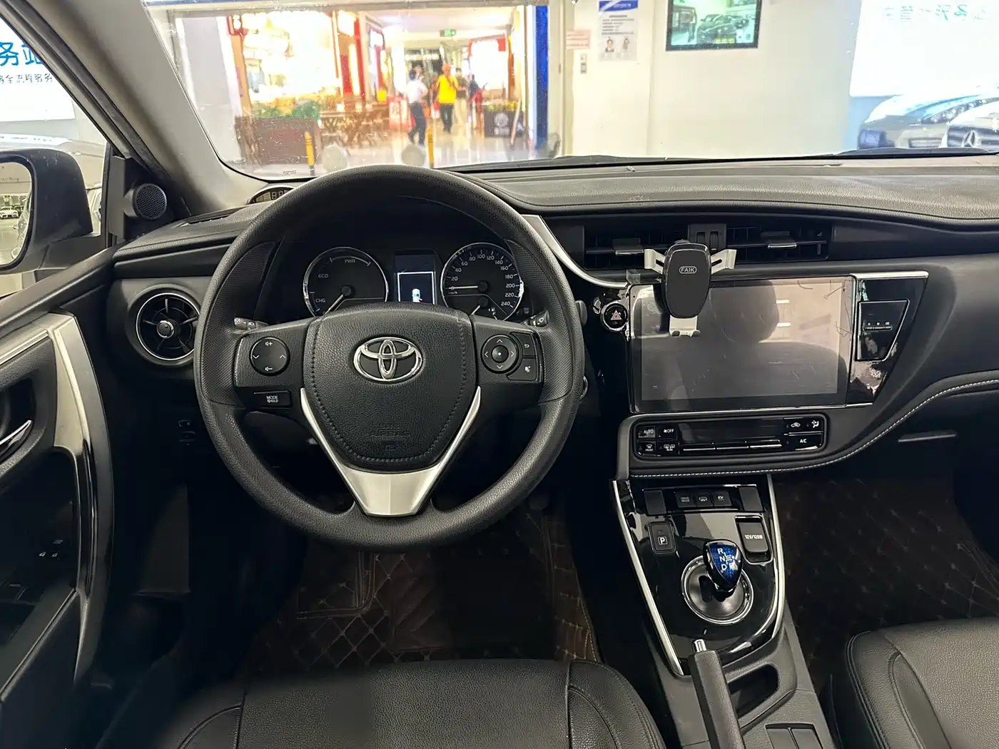 Toyota Corolla Twin Engine E+ 2019 1.8L E-CVT Leading Edition фото 18