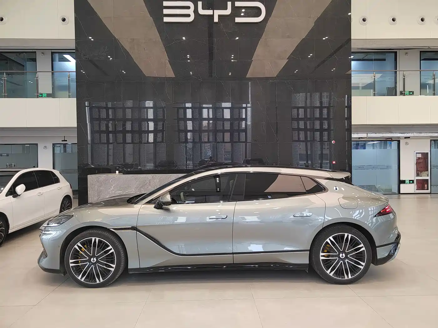 Denza Z9GT 2024 1100 AWD Ultra Edition фото 3