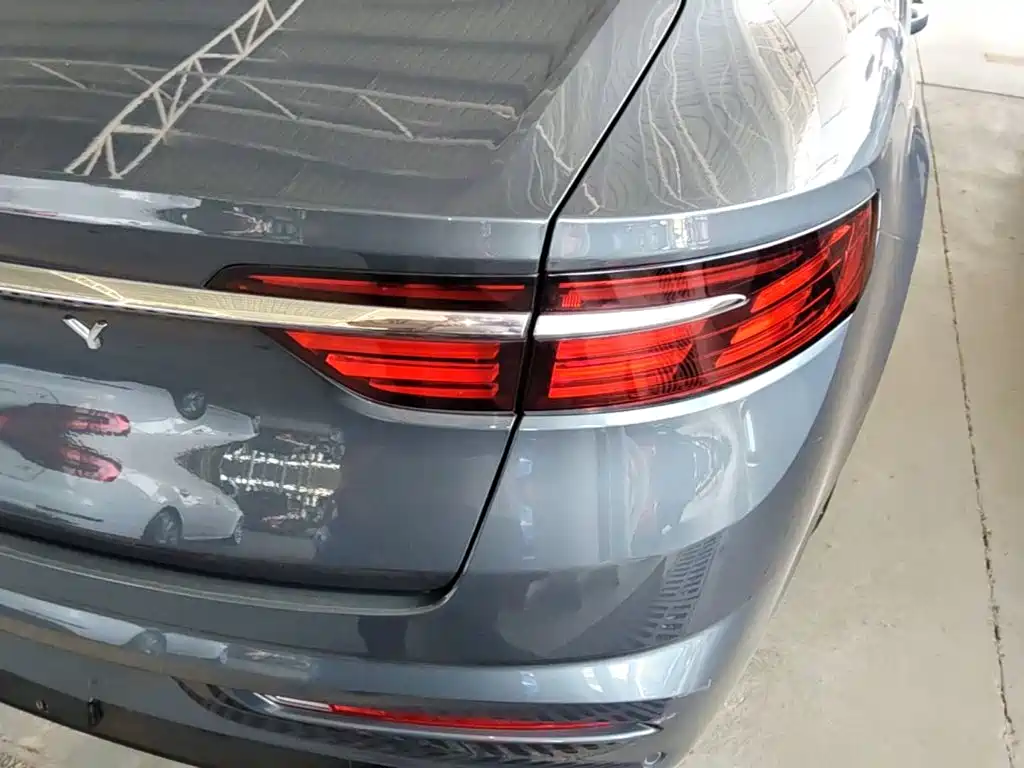 Фото 8 - Geely Preface