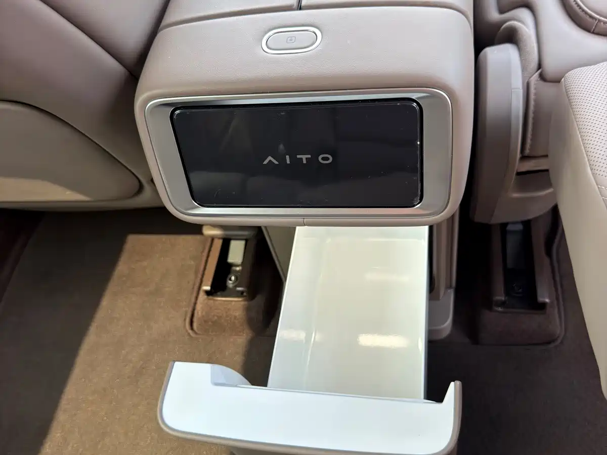 AITO Wenjie AITO M9 2026 2025 Extended Range Ultra 52kWh 5-Seater