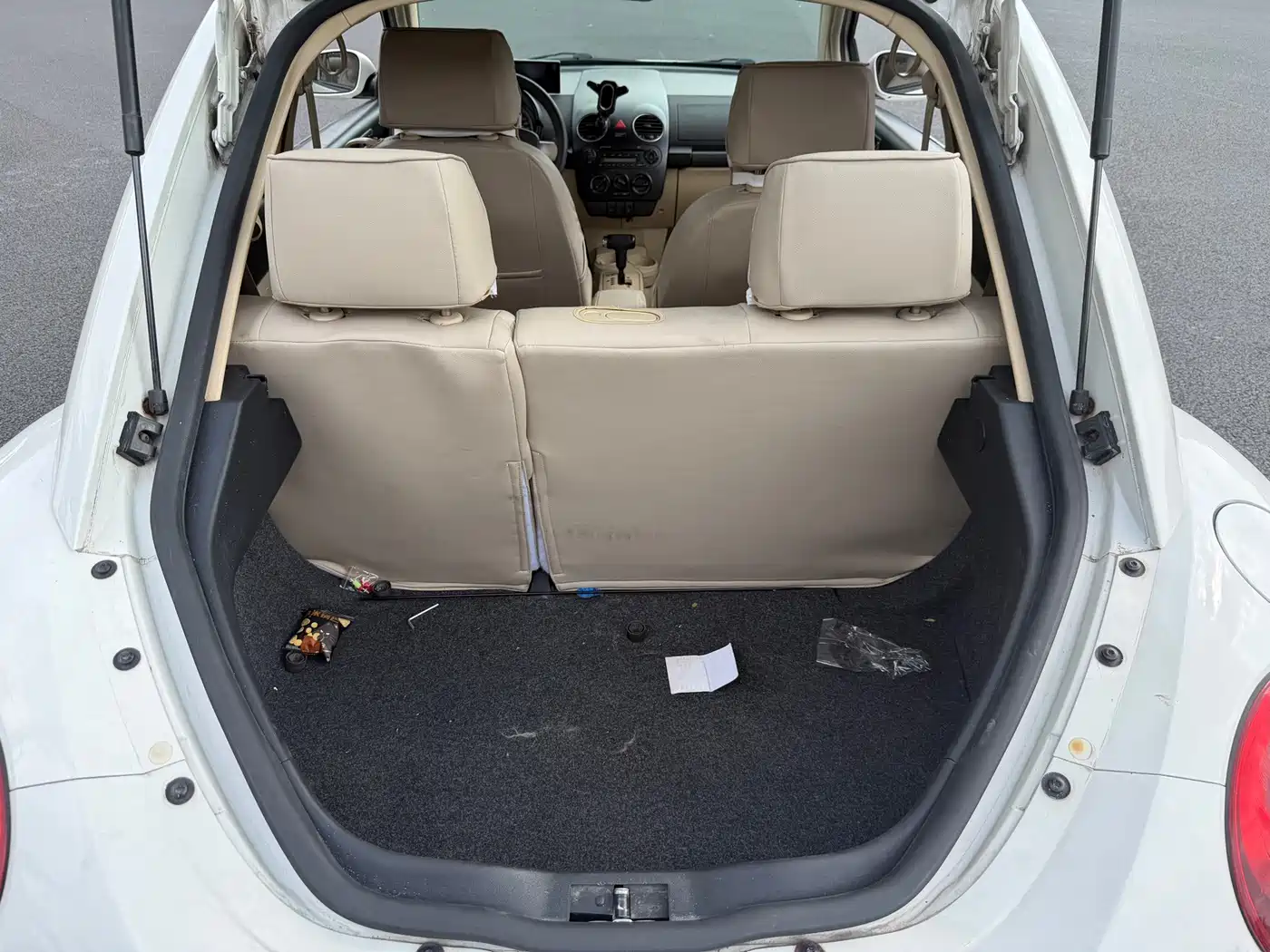 Volkswagen Beetle 2010 2010 Model 2.0 BlackOrange Comfort Edition