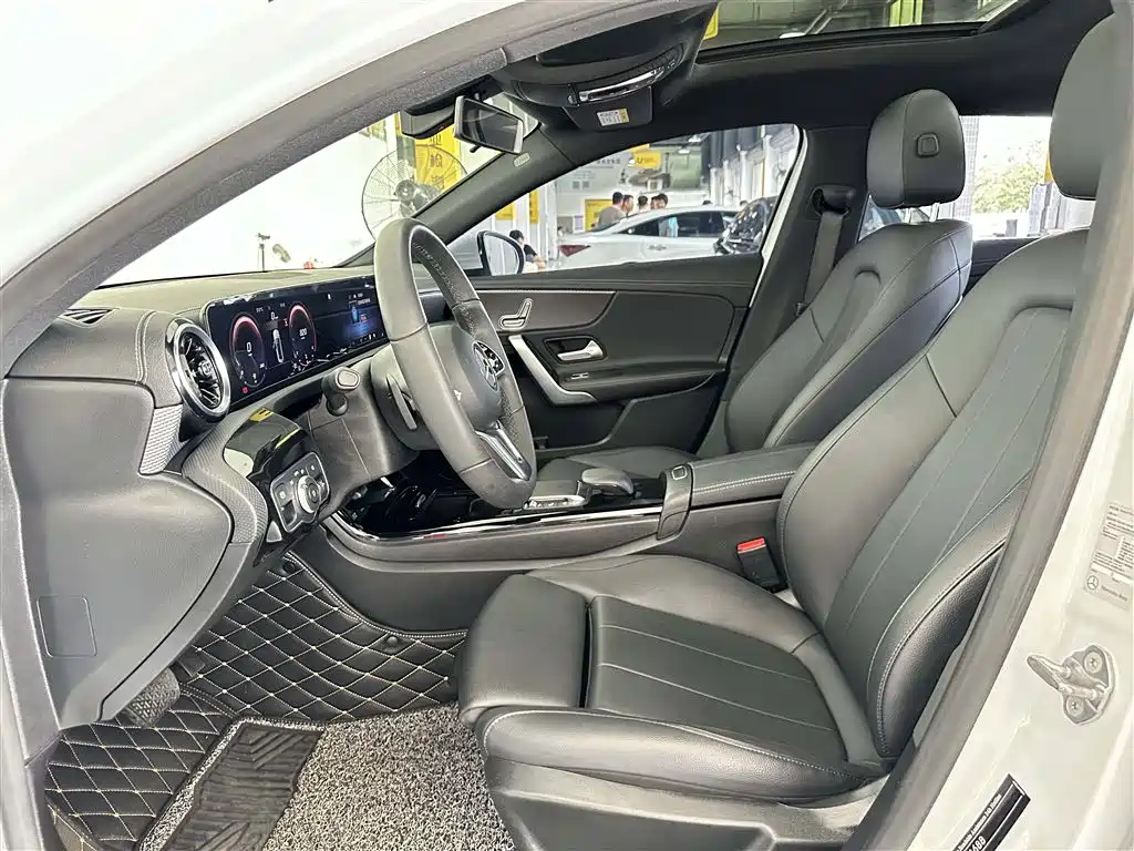 Mercedes-Benz A-Class 2021 A 180 L Sports Sedan фото 4
