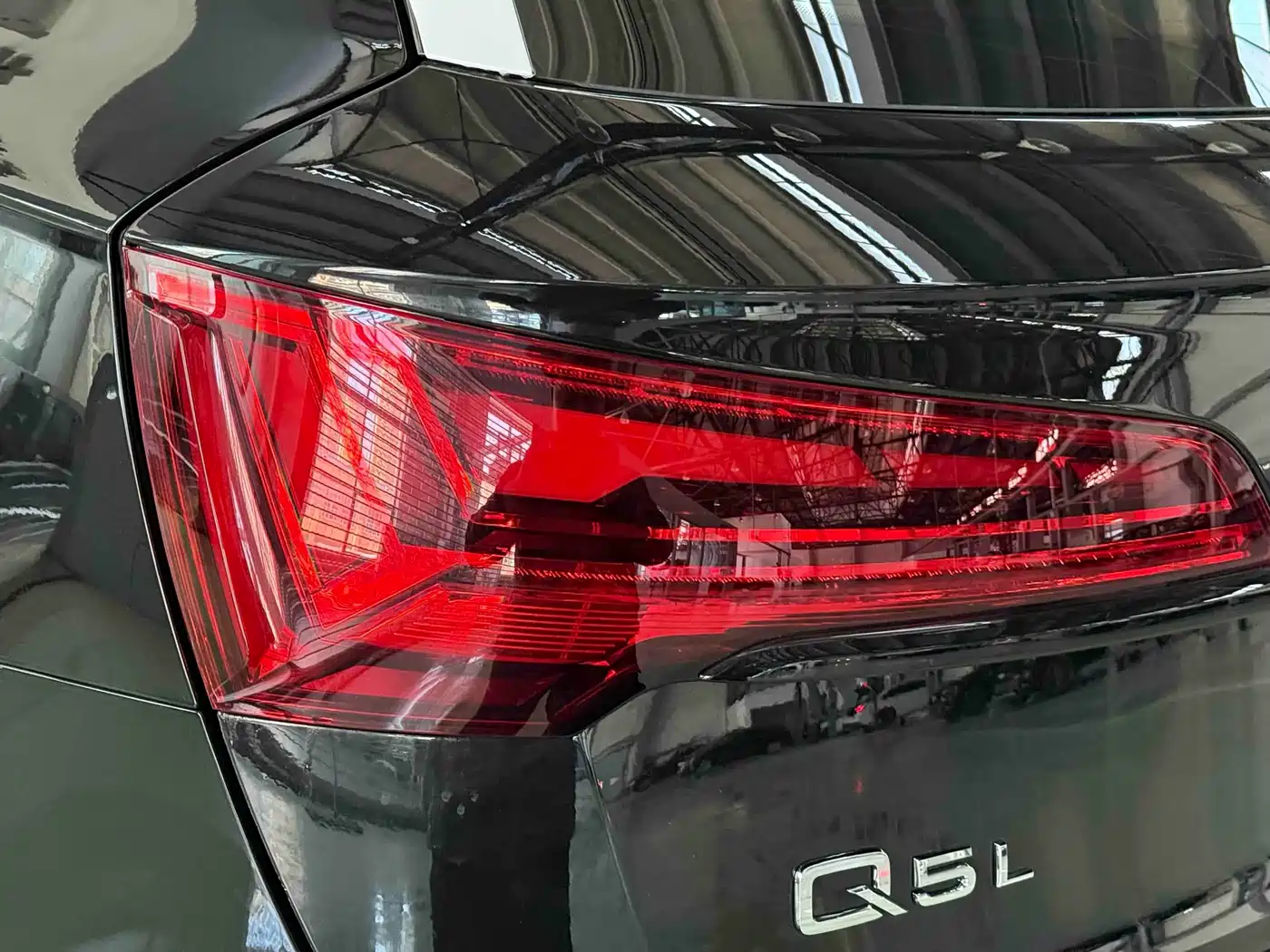 Audi Q5L 2025 45th Anniversary Edition 40 TFSI Dynamic Fashion фото 11