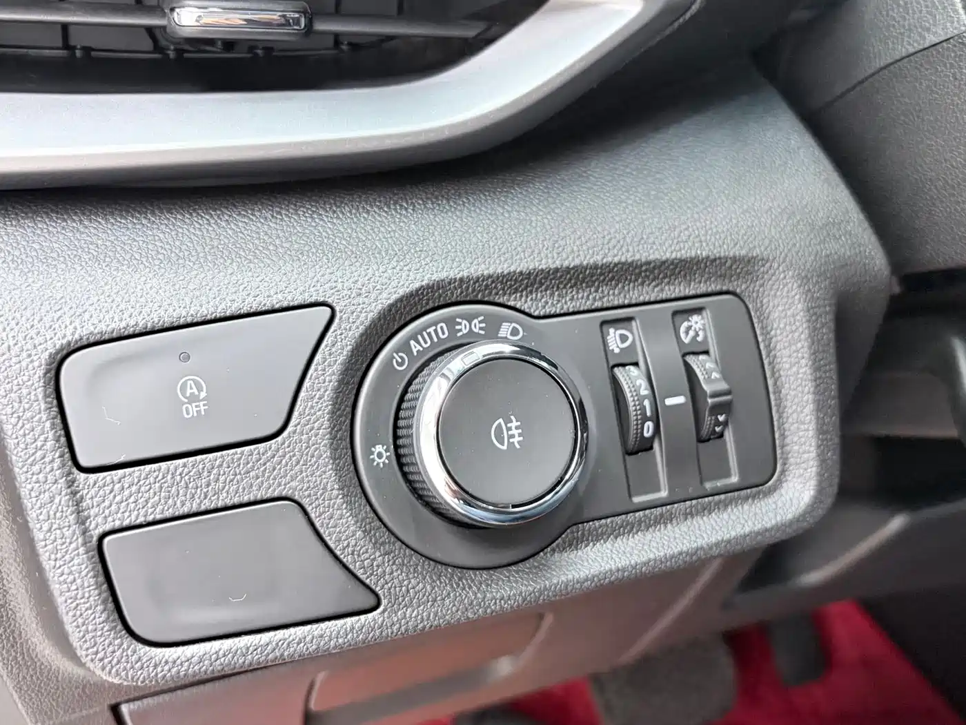 Chevrolet Volando 2023 2020 Mild Hybrid Redline 530T Automatic Premium Edition (5+2 seater)