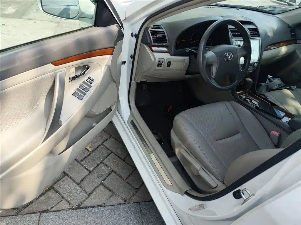 Toyota Camry 2013 200E Classic Elite Edition фото 16