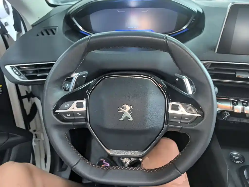 Фото 7 - Peugeot 5008