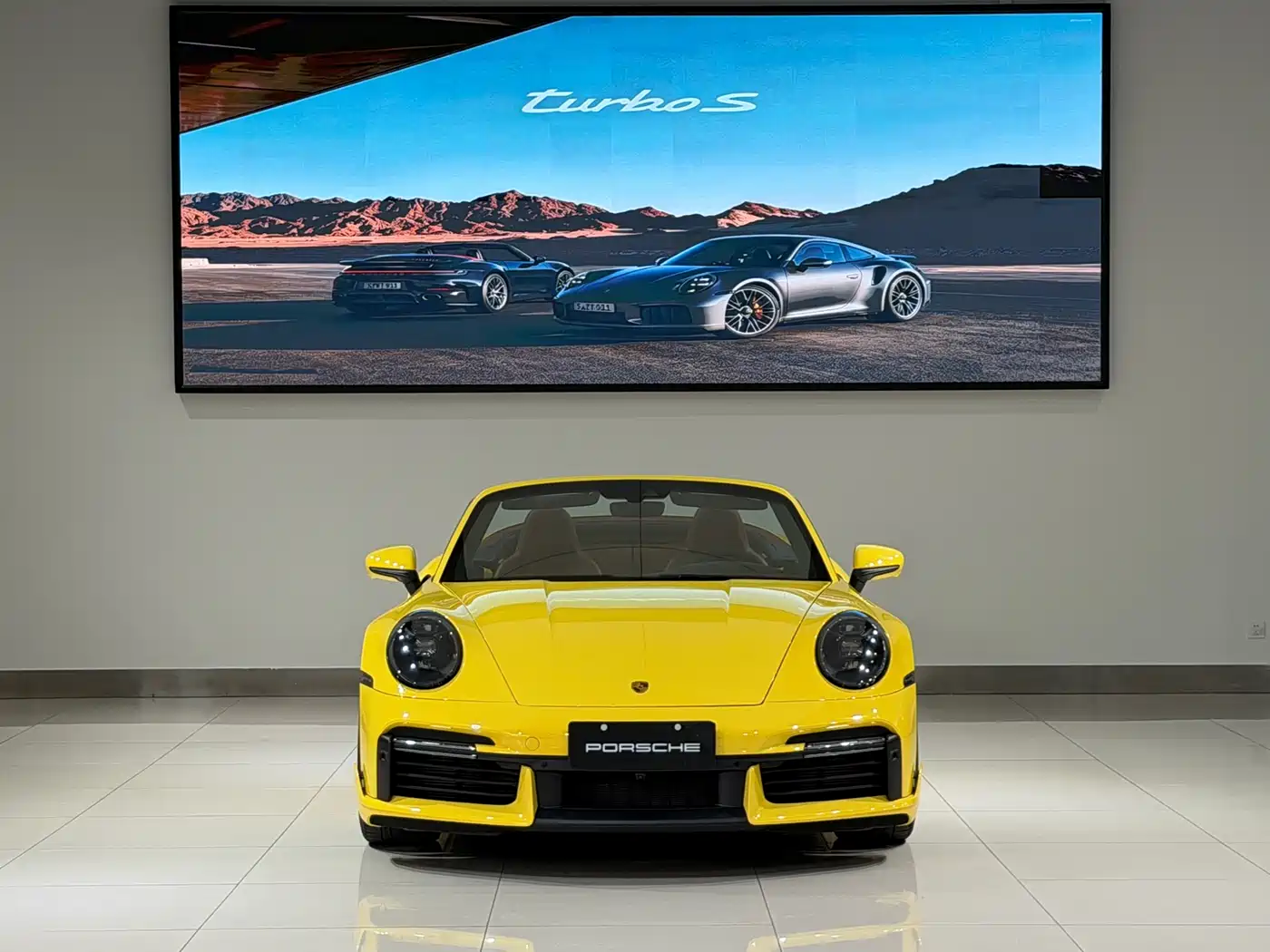 Porsche 911 2022 Turbo S Cabriolet 3.7T фото 2