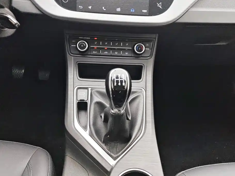 Фото 16 - Geely Vision