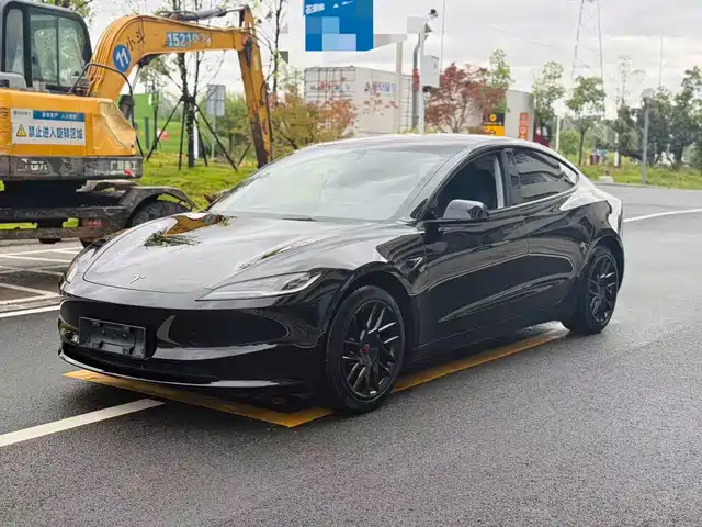 Tesla Model 3 2024