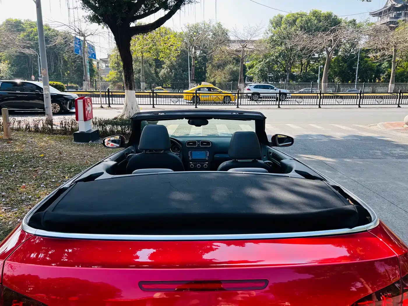 Volkswagen Golf (Import) 2012 1.4TSI Luxury Convertible Edition фото 15