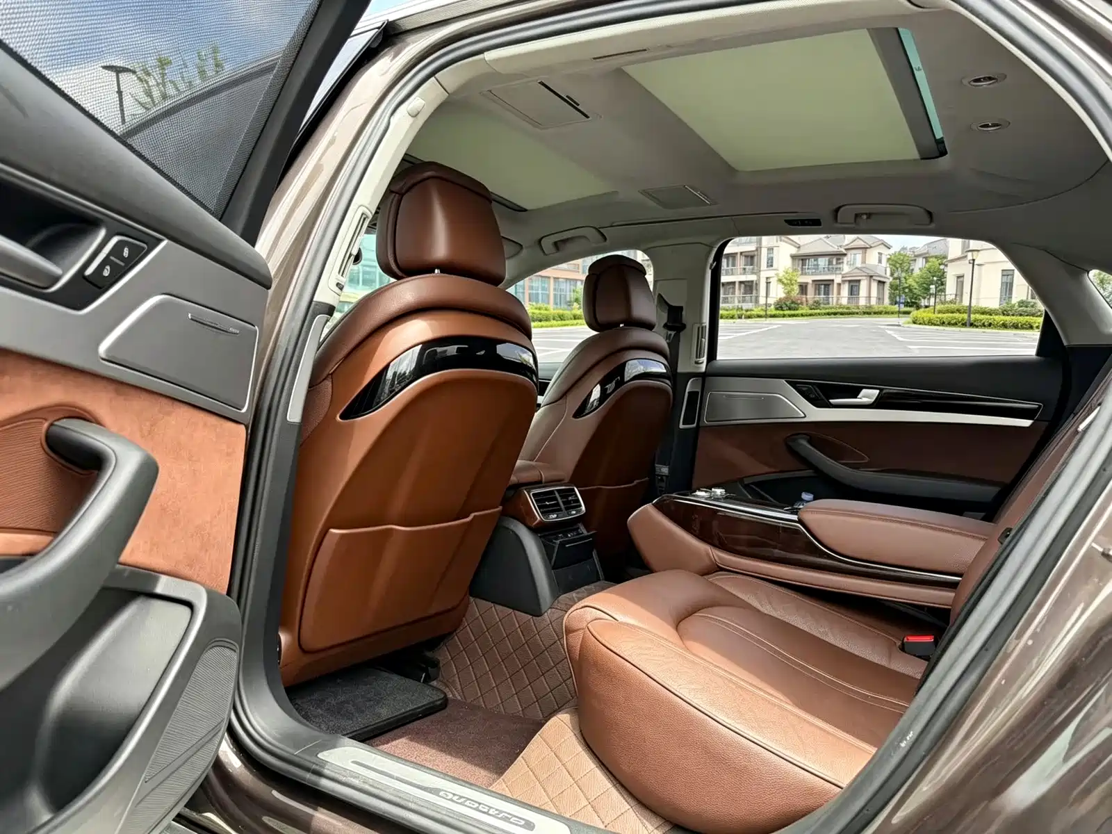 Фото 5 - Audi A8