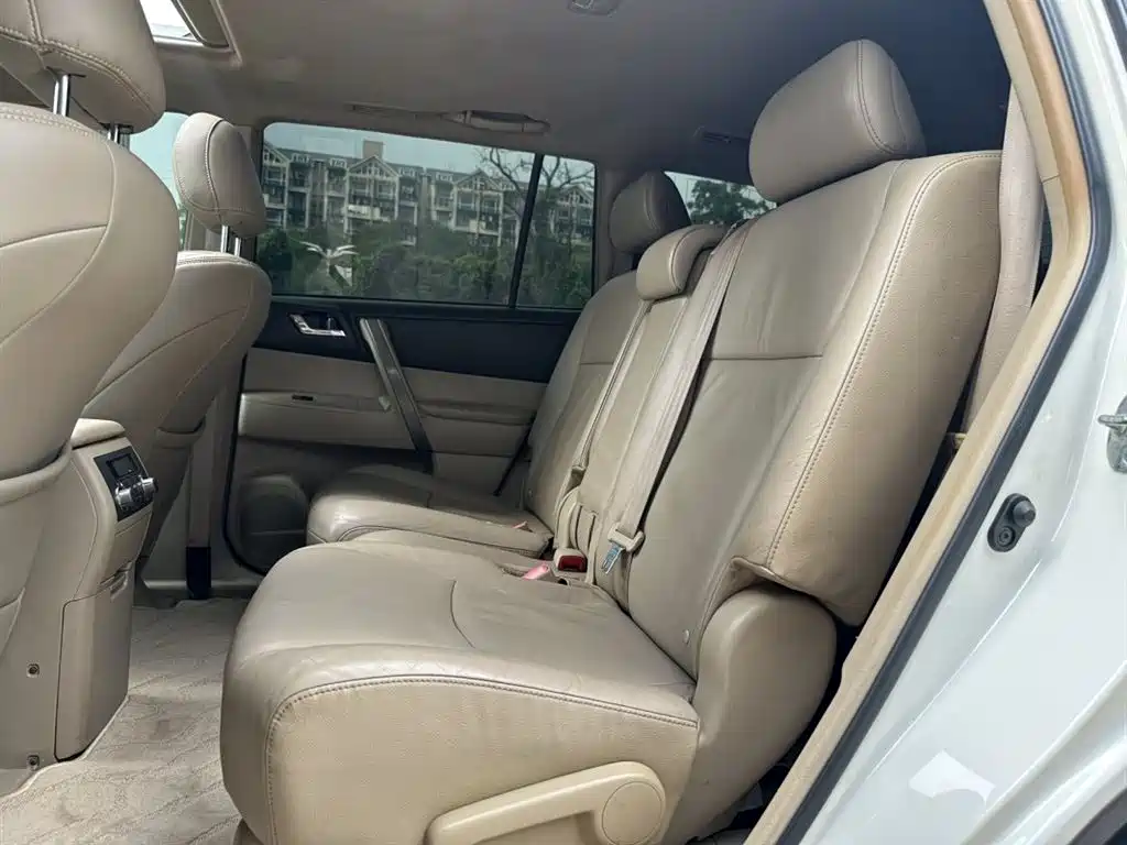 Toyota Highlander 2011 2.7L 2WD 7-seat Luxury фото 11
