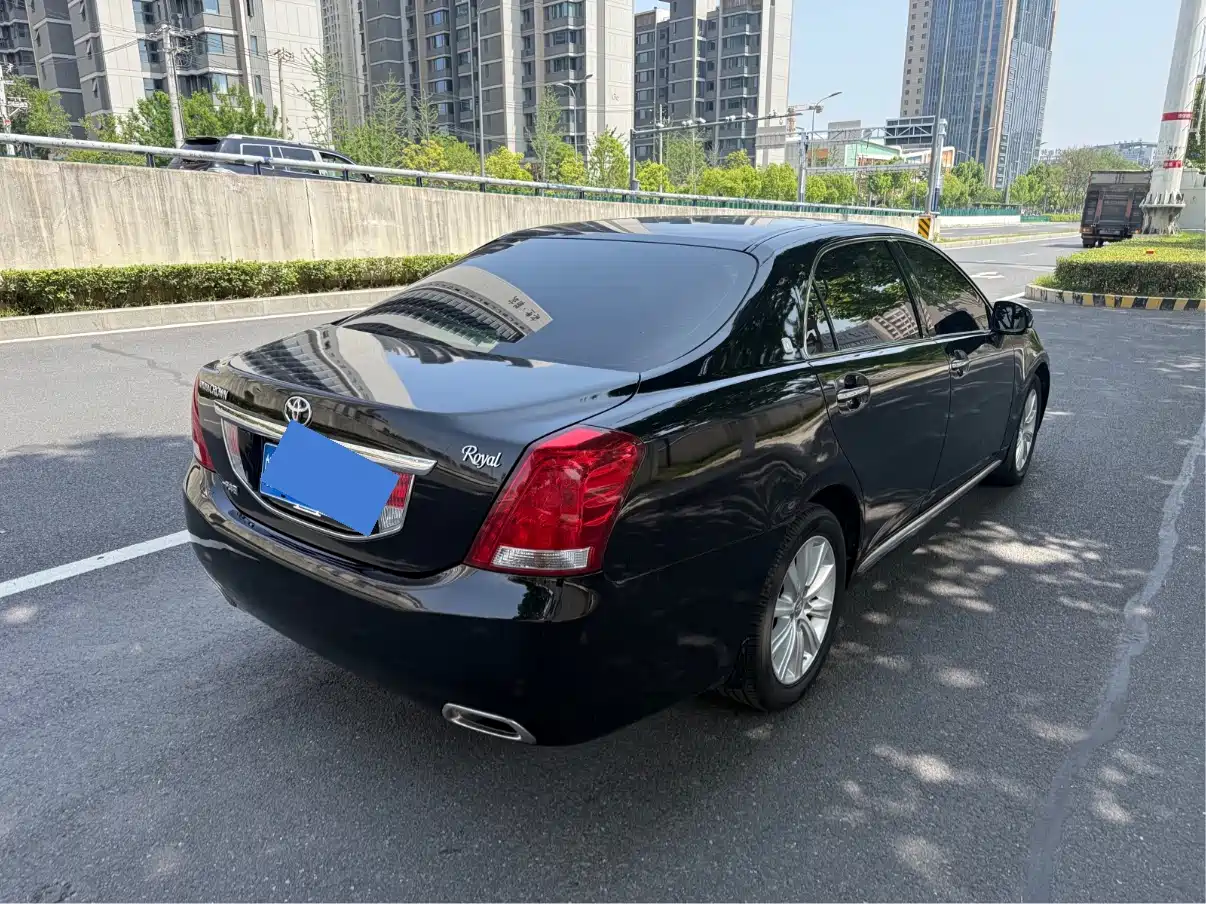 Toyota Crown 2010 2.5L Royal фото 5