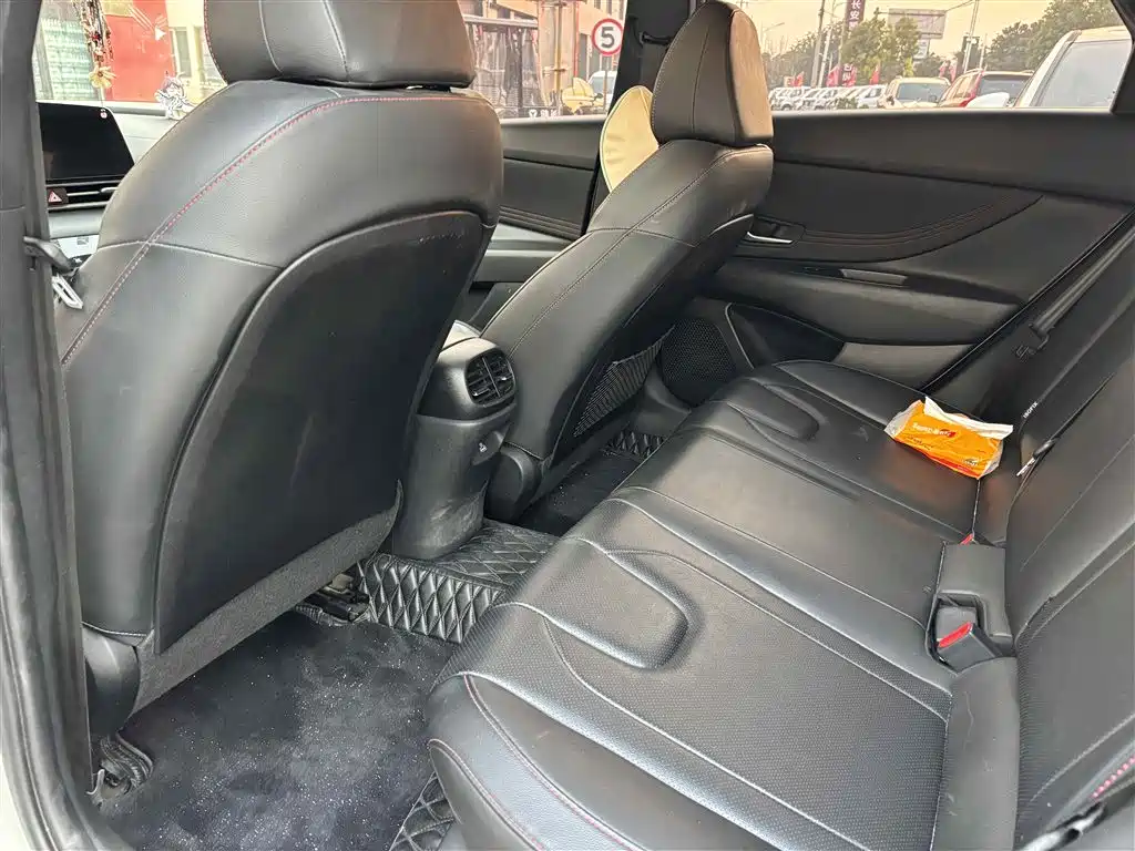 Hyundai Elantra 2022 1.5L CVT 20th Anniversary Edition фото 5