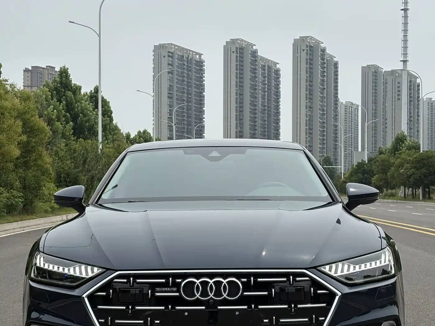 Фото 2 - Audi A7L