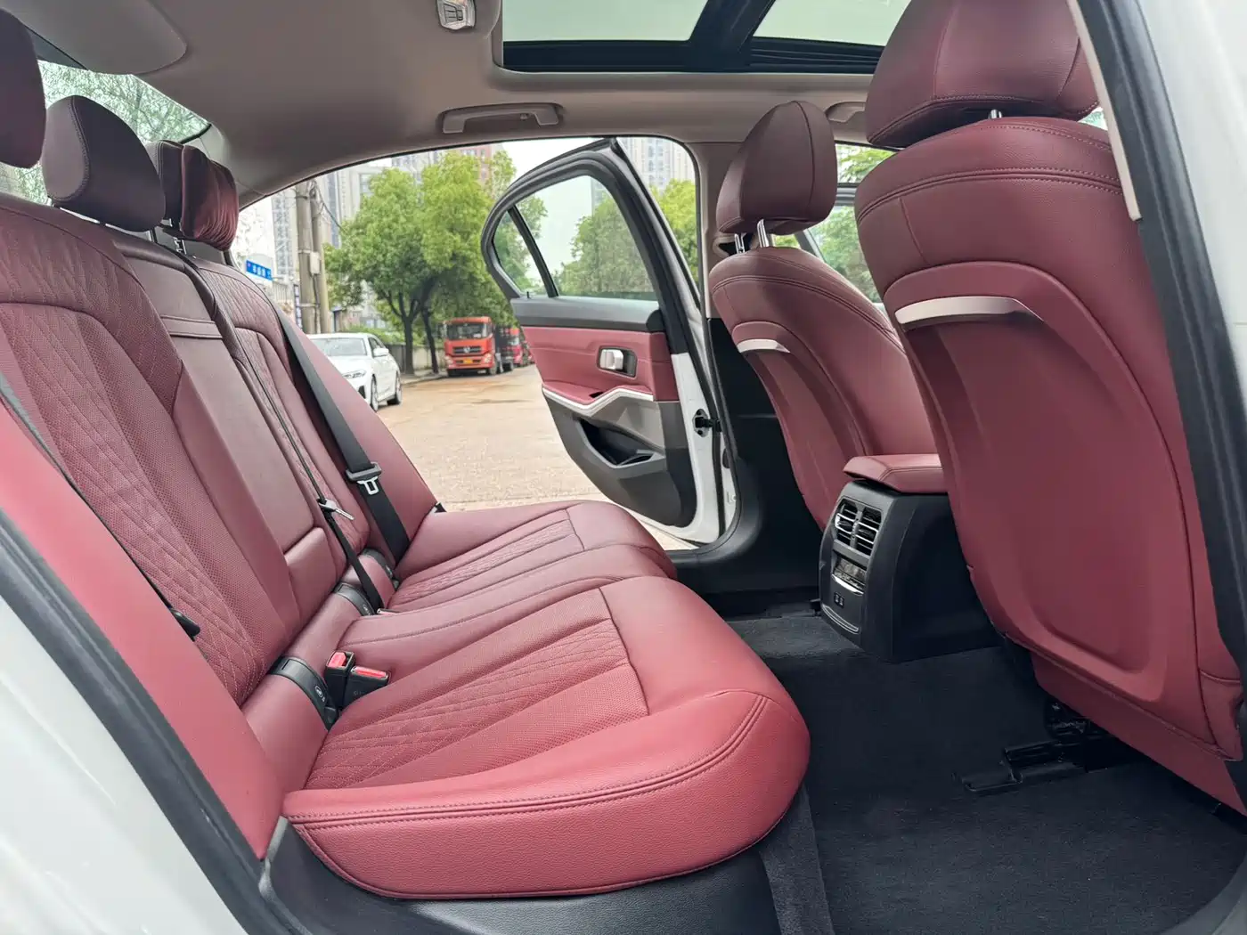 BMW i3 2024 eDrive 35 L фото 11
