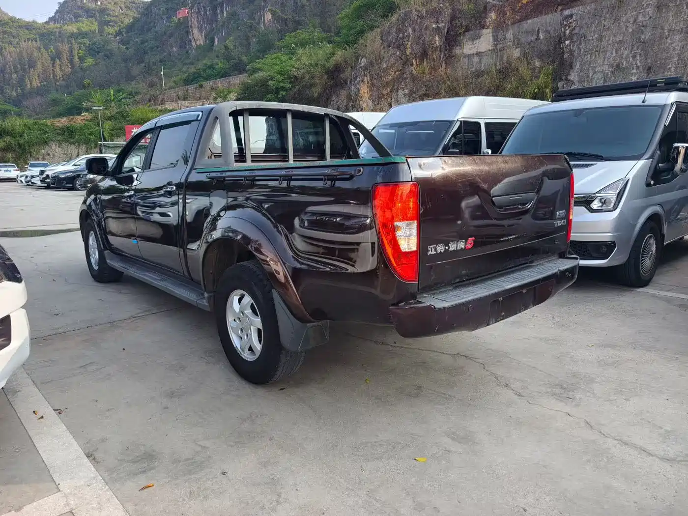 Jiangling Yuhu 5 2020 2018 2.4T Classic Diesel Manual 4WD Ultra Luxury Long Wheelbase JX4D24A5L