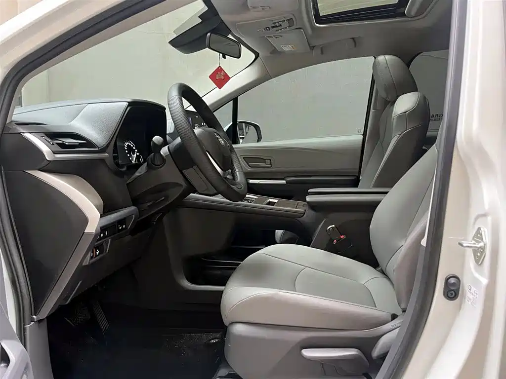 Toyota Granvia 2024 2.5L Hybrid Comfort фото 9