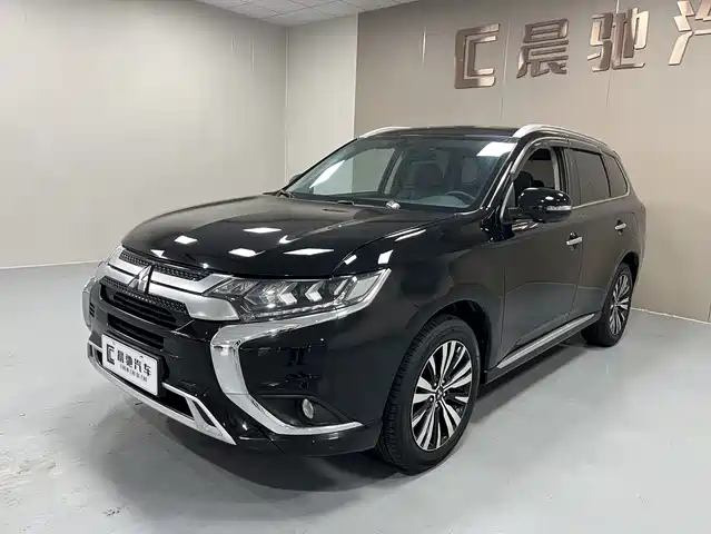  Mitsubishi Outlander 2021 2.4L 4WD Deluxe Edition 7-Seater