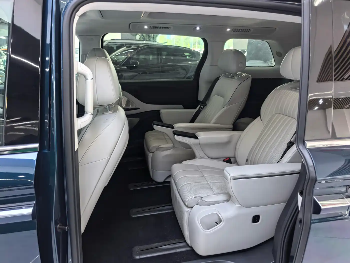 Voyah Auto Voyah Dreamer 2025 PHEV AWD Flagship Kunpeng Edition фото 9