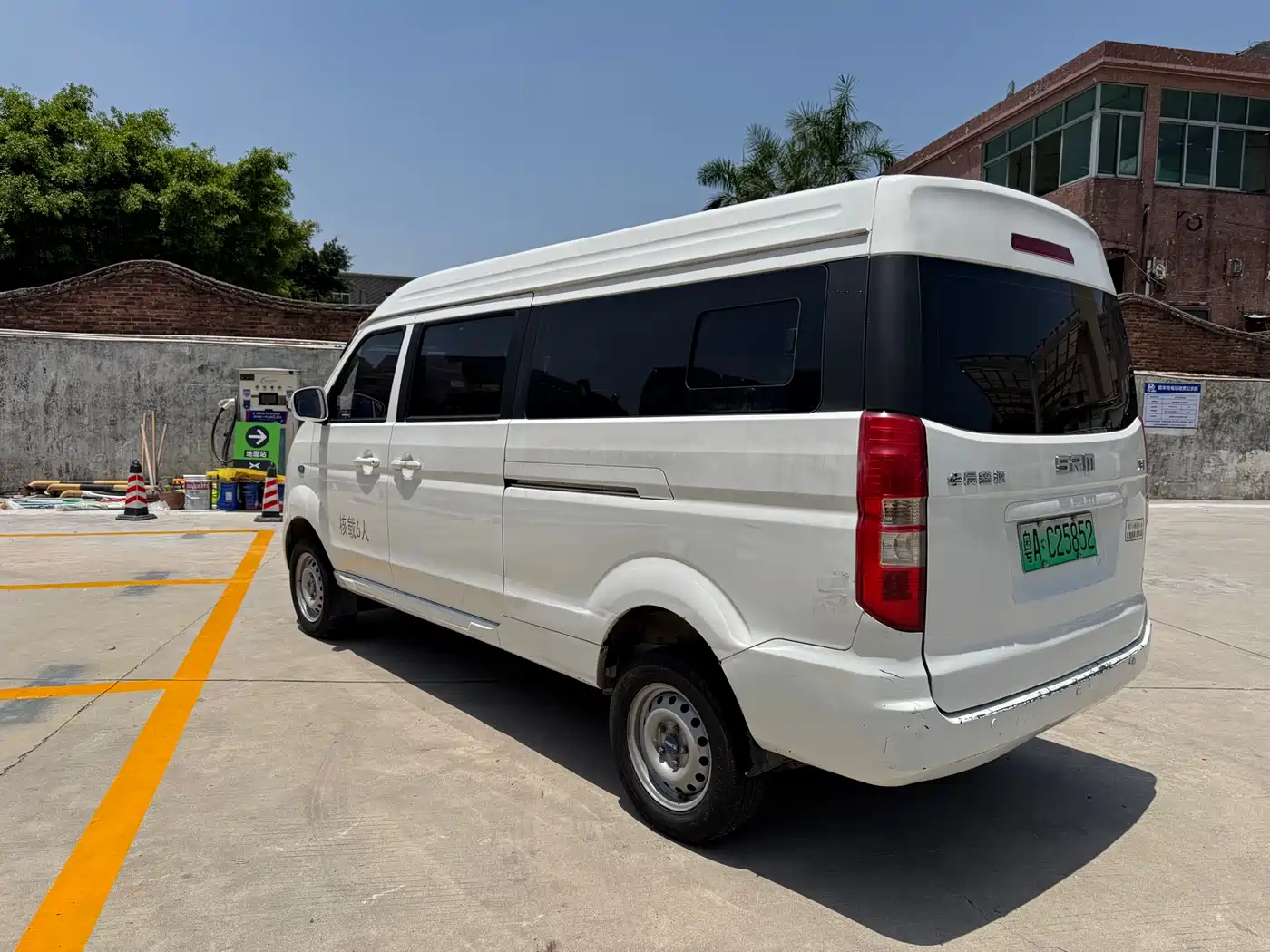 SRM Xinyuan Good Luck 2023 2023 Standard Passenger Van 6-Seater
