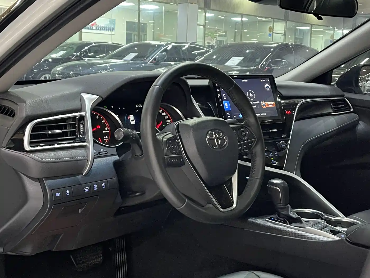 Toyota Camry 2022 2.0S Knight Edition фото 5
