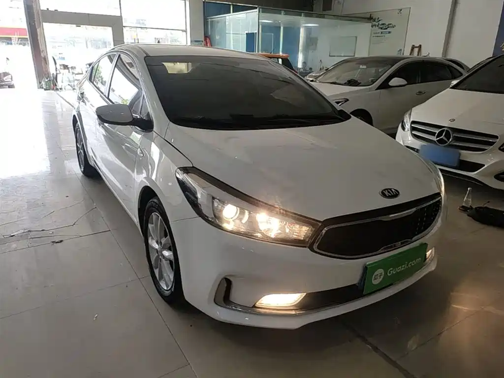 Kia K3 2017 1.6L Automatic 15th Anniversary Special GLS фото 4