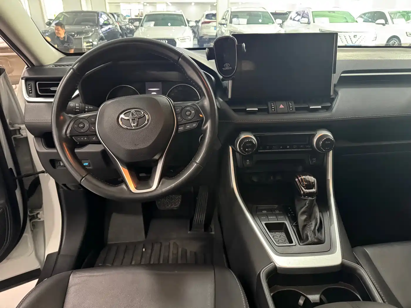 Toyota Wildlander 2022 2.0L CVT FWD Luxury PLUS Edition фото 9