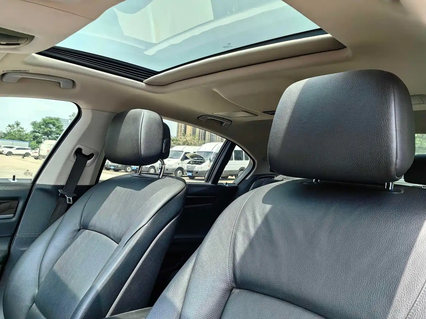 BMW 7 Series 2009 Model 740Li Leading Edition фото 11