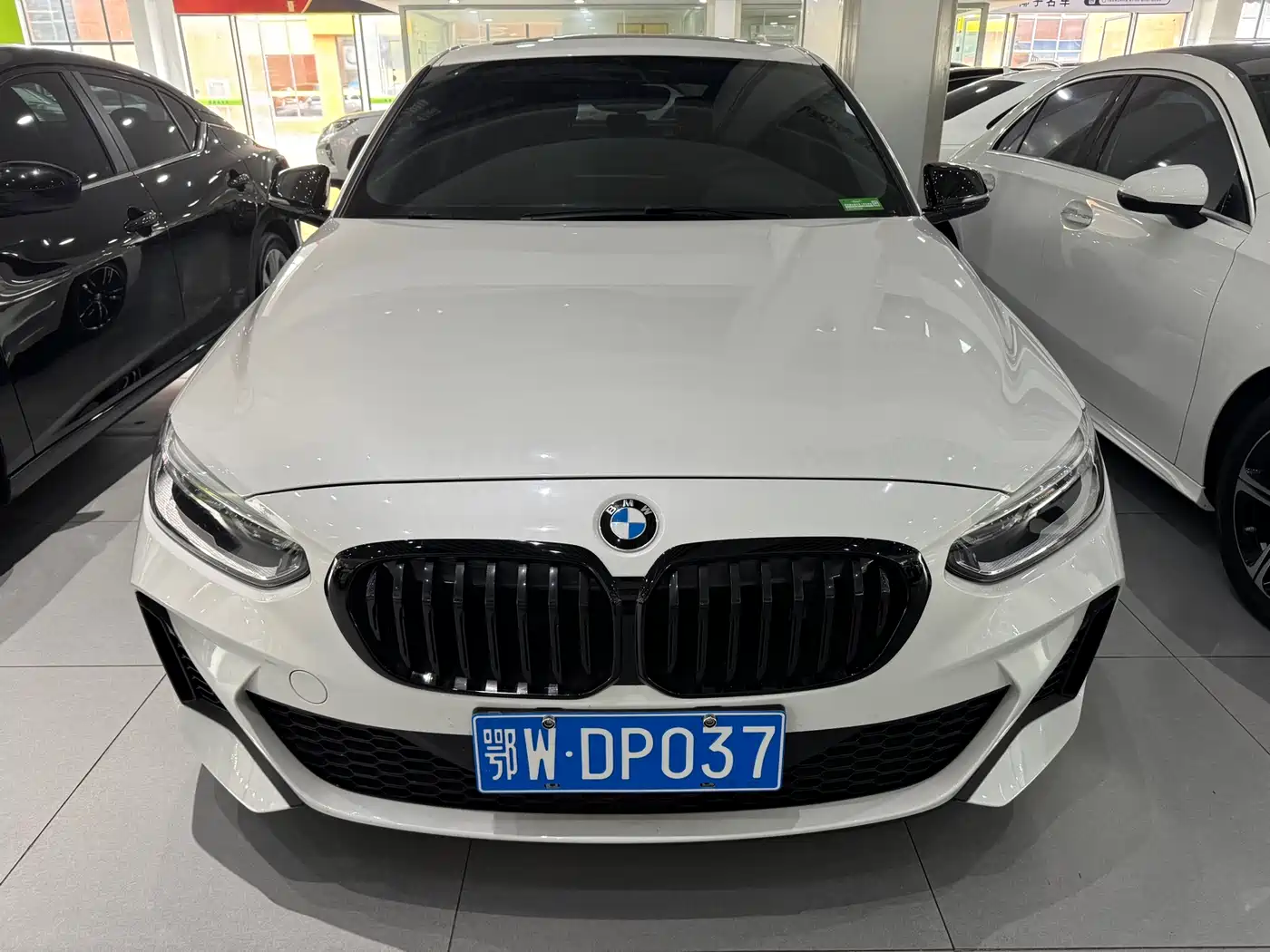 BMW 1 Series 2023 125i M Sport Shadow Edition фото 2
