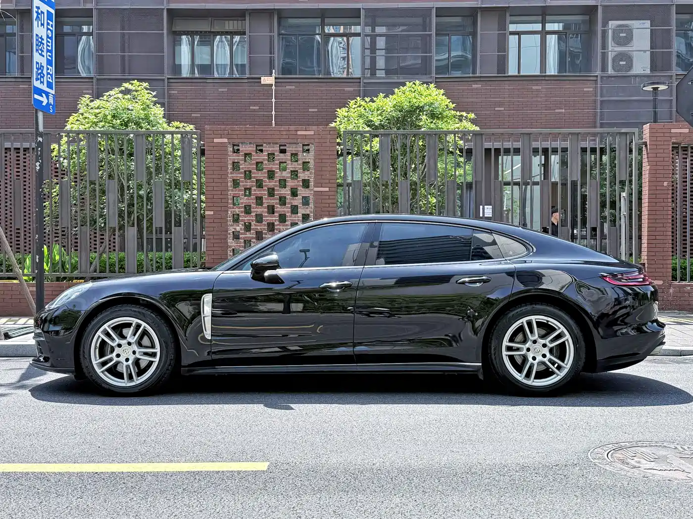 Porsche Panamera 2017 Panamera 4 Executive Long Wheelbase 3.0T фото 3