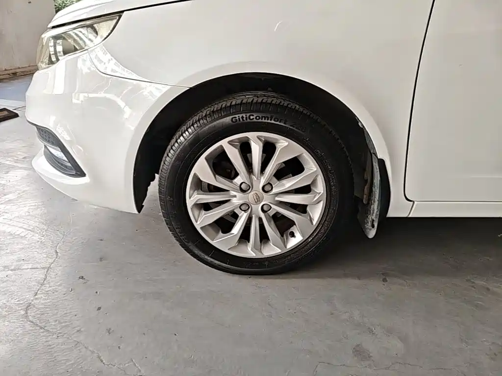 Фото 23 - Geely Vision
