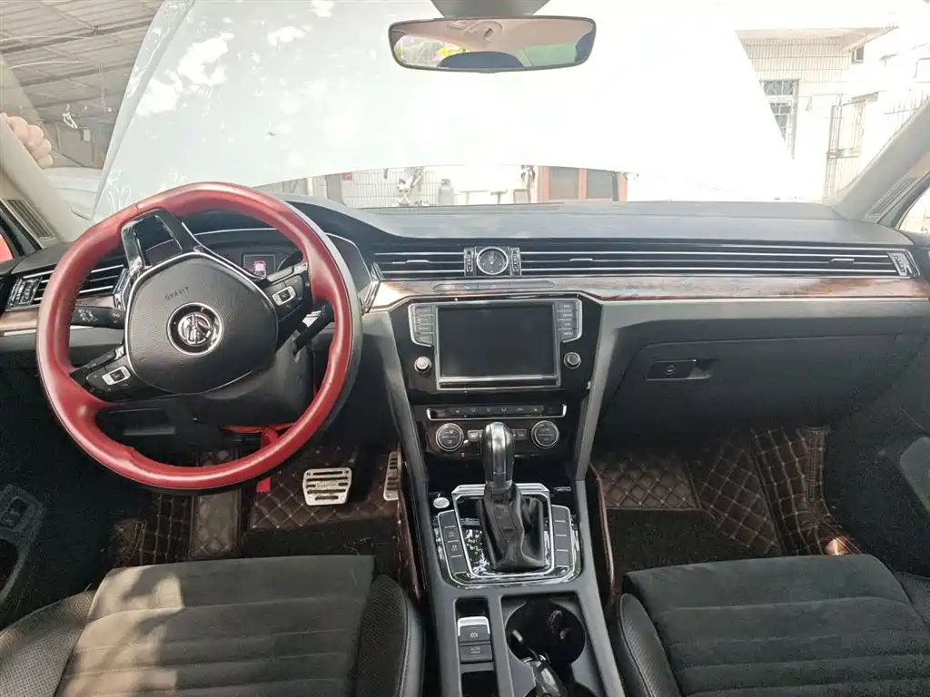 Volkswagen Magotan 2017 330TSI DSG Premium фото 6