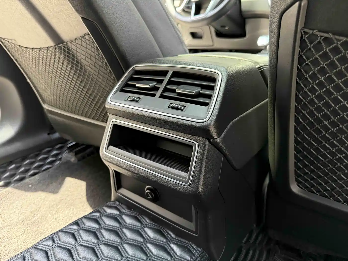 Audi A6L 2019 40 TFSI Luxury Dynamic фото 16