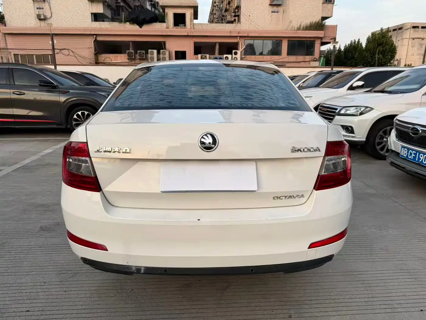 Škoda Octavia 2017 1.6L Automatic Pioneer Edition фото 9