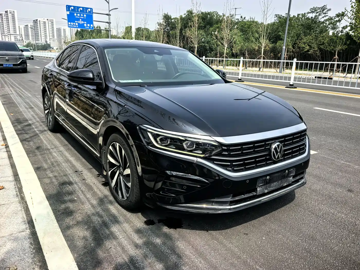 Volkswagen Passat 2022 330TSI Luxury Edition фото 8